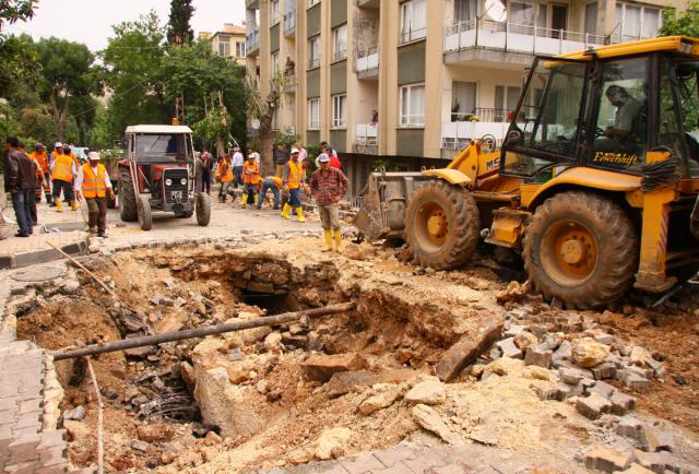 Patlayan 32 Yıllık Boruya Gaski Ekipleri Anında Müdahale Etti