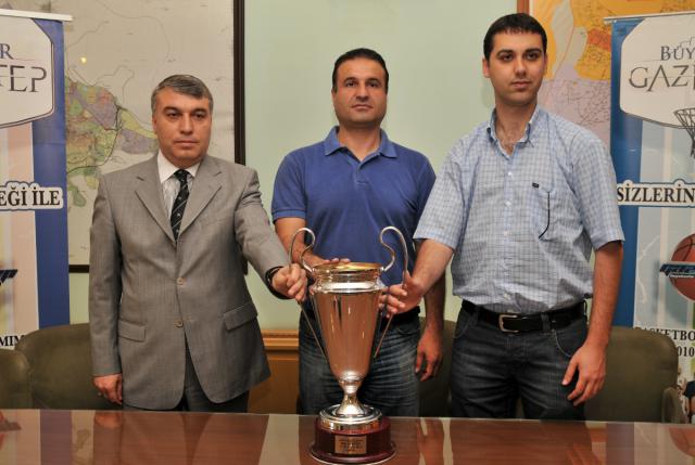 Büyükşehir Basketbol Takimi Doğan Denizle Devam Dedi