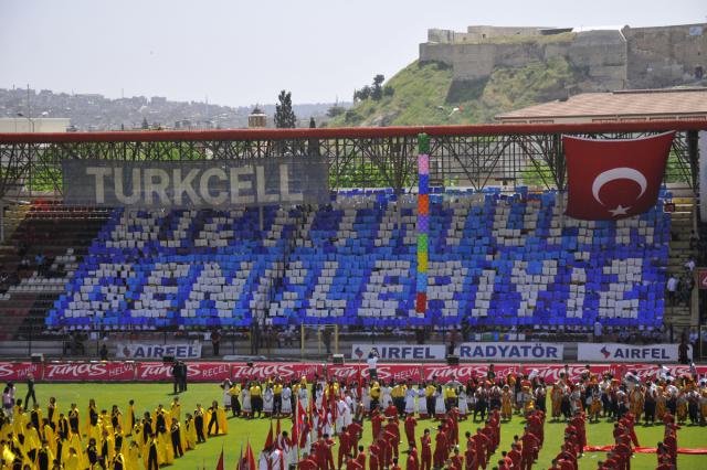 Başkan Güzelbey, Gençlerin Yarınların Sorumluluğunu Üstlenmeleri Şart