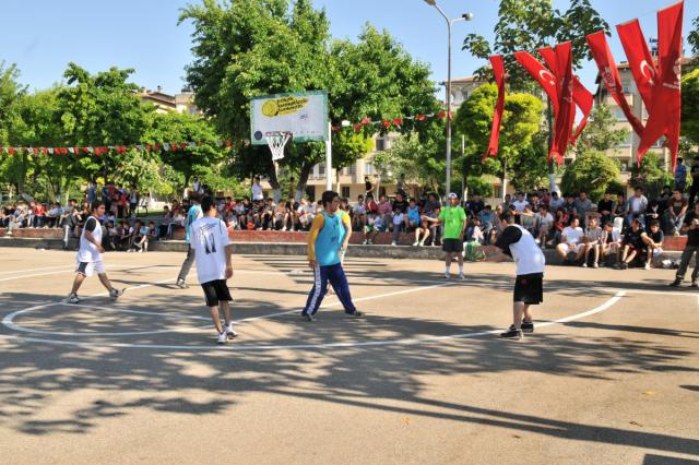 Sokak Basketbol Turnuvasına Gençler Büyük İlgi Gösterdi