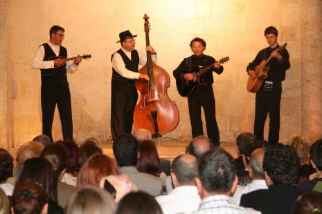 Gemaj Grubu Ayakta Alkışlandı