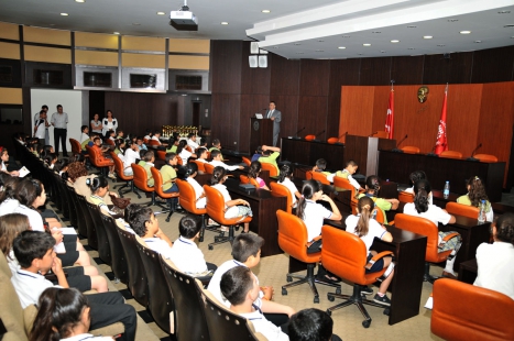 Minik Öğrencilerin Yerel Yönetim Merakı