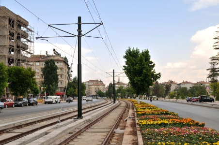 Raylı Sistem Çiçeklerle Bezeniyor
