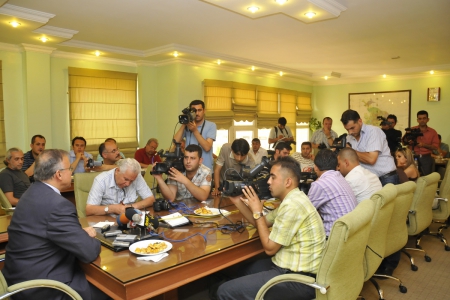 Basın, Yurttaşların Yönetimi Denetleyebilmesine Olanak Tanımaktadır 