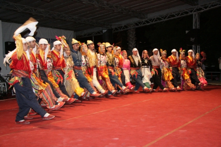 Akçaabat Müzik ve Halk Oyunları Festivalinde Gaziantep Rüzgârı Esti