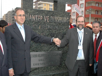 Dünyanın Neresinde Olursa Olsun İnsanın Yaşadığı Acı Kendi Acımızdır