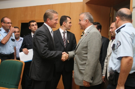 Başkan Güzelbeyden Emniyet Müdürü Oğuza Hayırlı Olsun Ziyareti