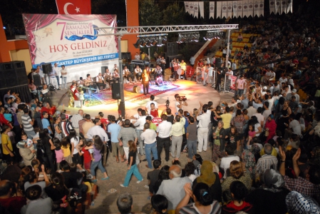 Ramazan Şenliklerinde Sıra Gecesi Rüzgârı