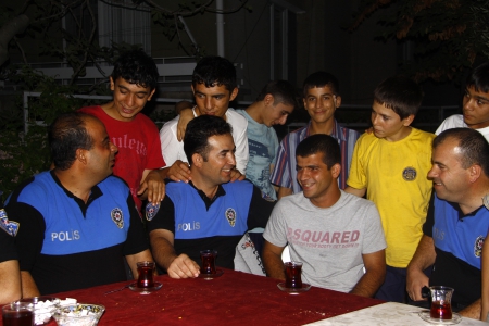 Risk Altındaki Çocuklar İle Emniyet Mensupları İftar Yemeğinde Bir Araya Geldiler