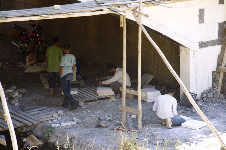 Dünün Köprü Altında Yaşayan Çocukları Bugün Köprüleri Güzelleştiriyorlar