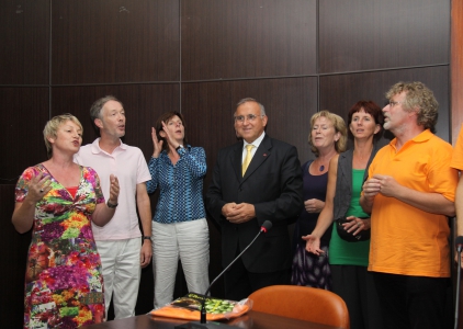 Başkan Güzelbeyden Kardeş Şehir Temsilcilerine Teşekkür Plaketi