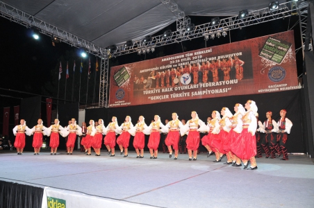 Türkiye Halk Oyunları Gençler Türkiye Şampiyonası Stilize Dal Yarışması Yapıldı