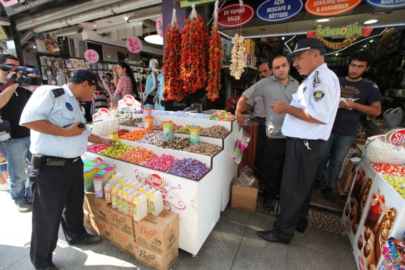 BÜYÜKŞEHİR ZABITASI BAYRAM DENETİMİ YAPIYOR