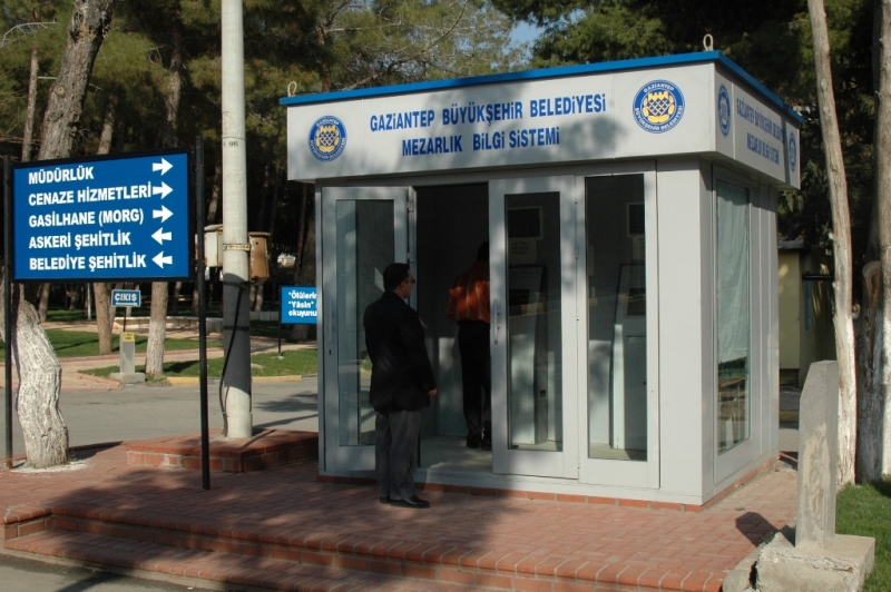 RAMAZAN AYINDA MEZARLIKLAR ZİYARETÇİ AKININA UĞRADI