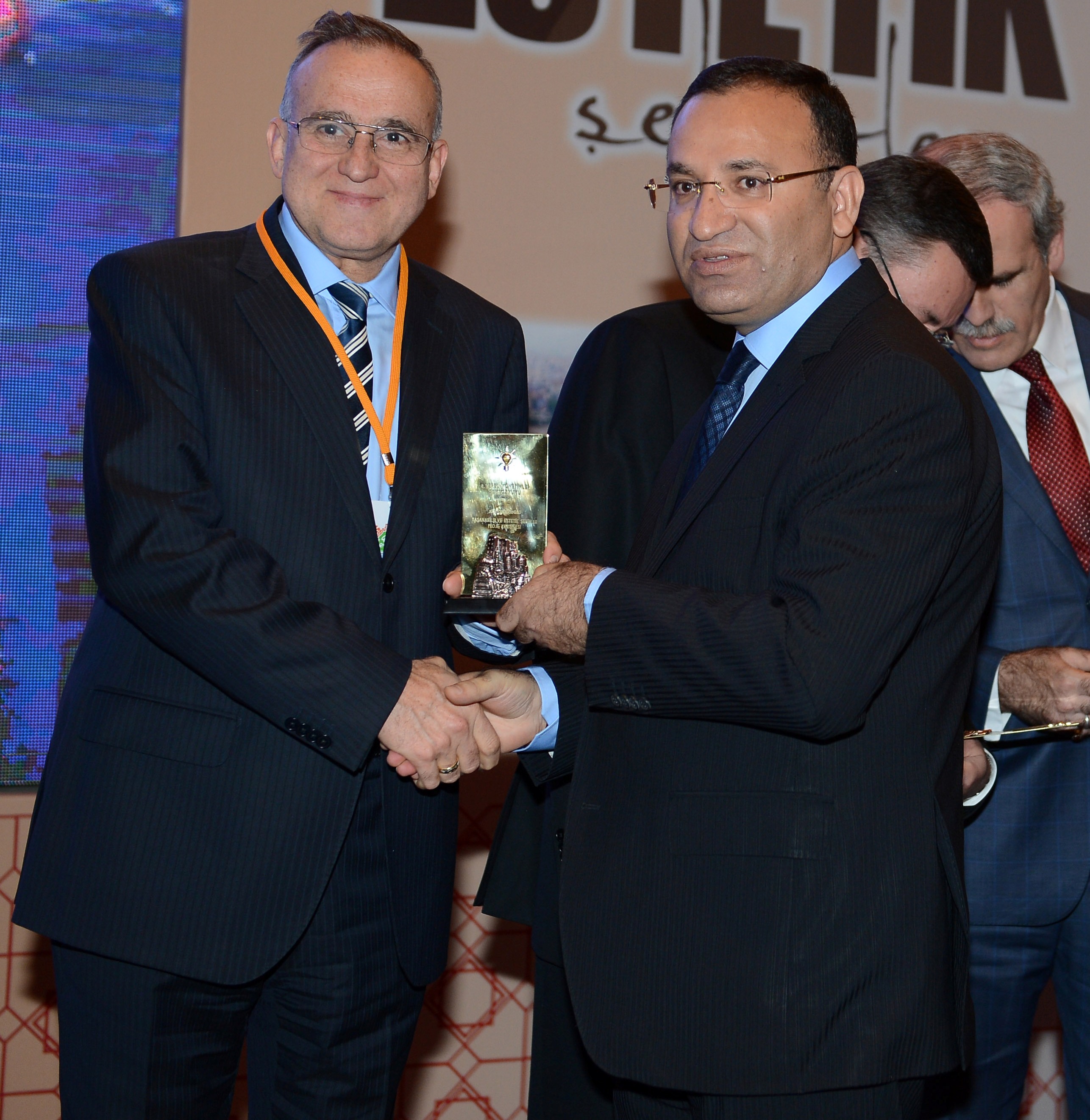 GÜZELBEYE BAŞBAKANDAN KÜLTÜRYOLU ÖDÜLÜ