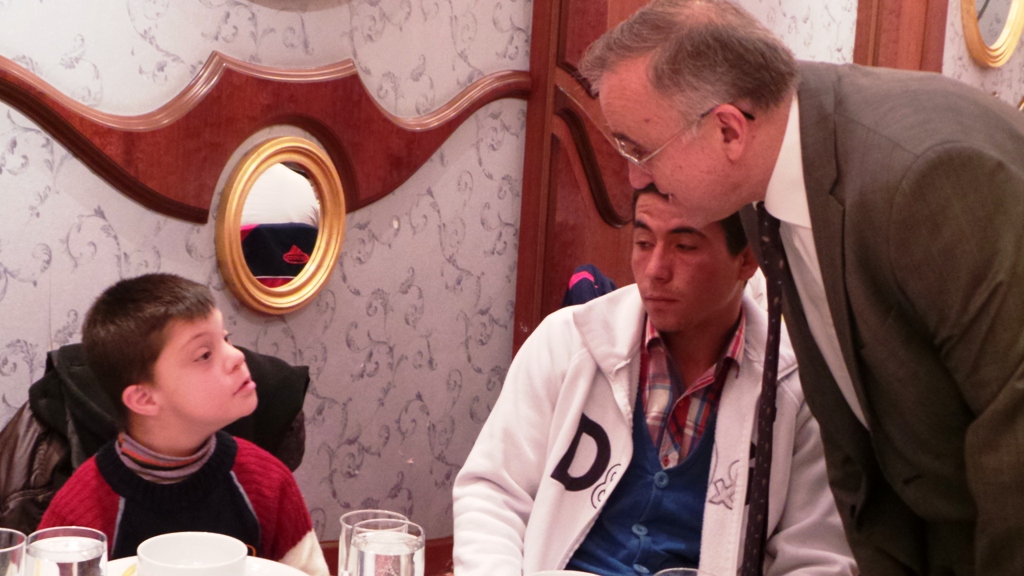 GÜZELBEY: BU ÇOCUKLARI TOPLUMA KAZANDIRMALIYIZ