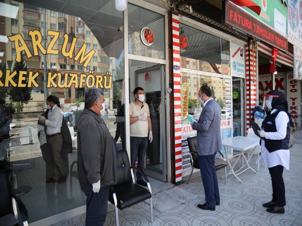 BÜYÜKŞEHİR'DEN BERBER VE KUAFÖRLERE ATEŞÖLÇER DESTEĞİ