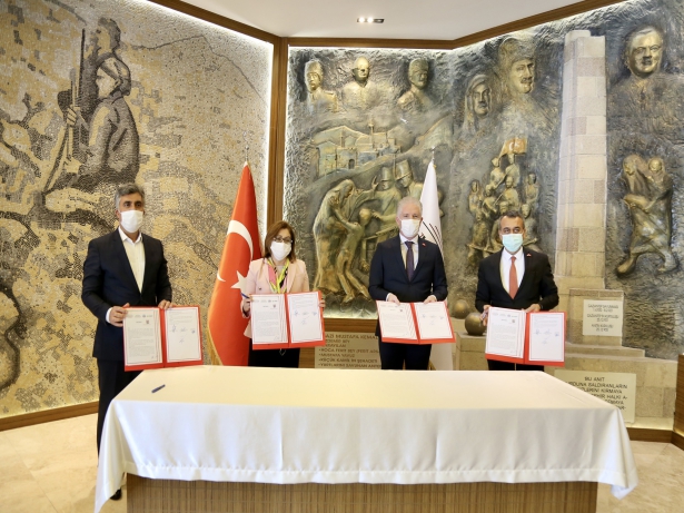 GAZİANTEP MODELİ İLE 15 GÜNDE 15 MİLYON MASKE ÜRETİLECEK!