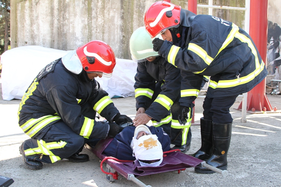 TÜRKİYENİN YANGIN SÖNDÜREN İLK BAYAN İTFAİYECİSİ