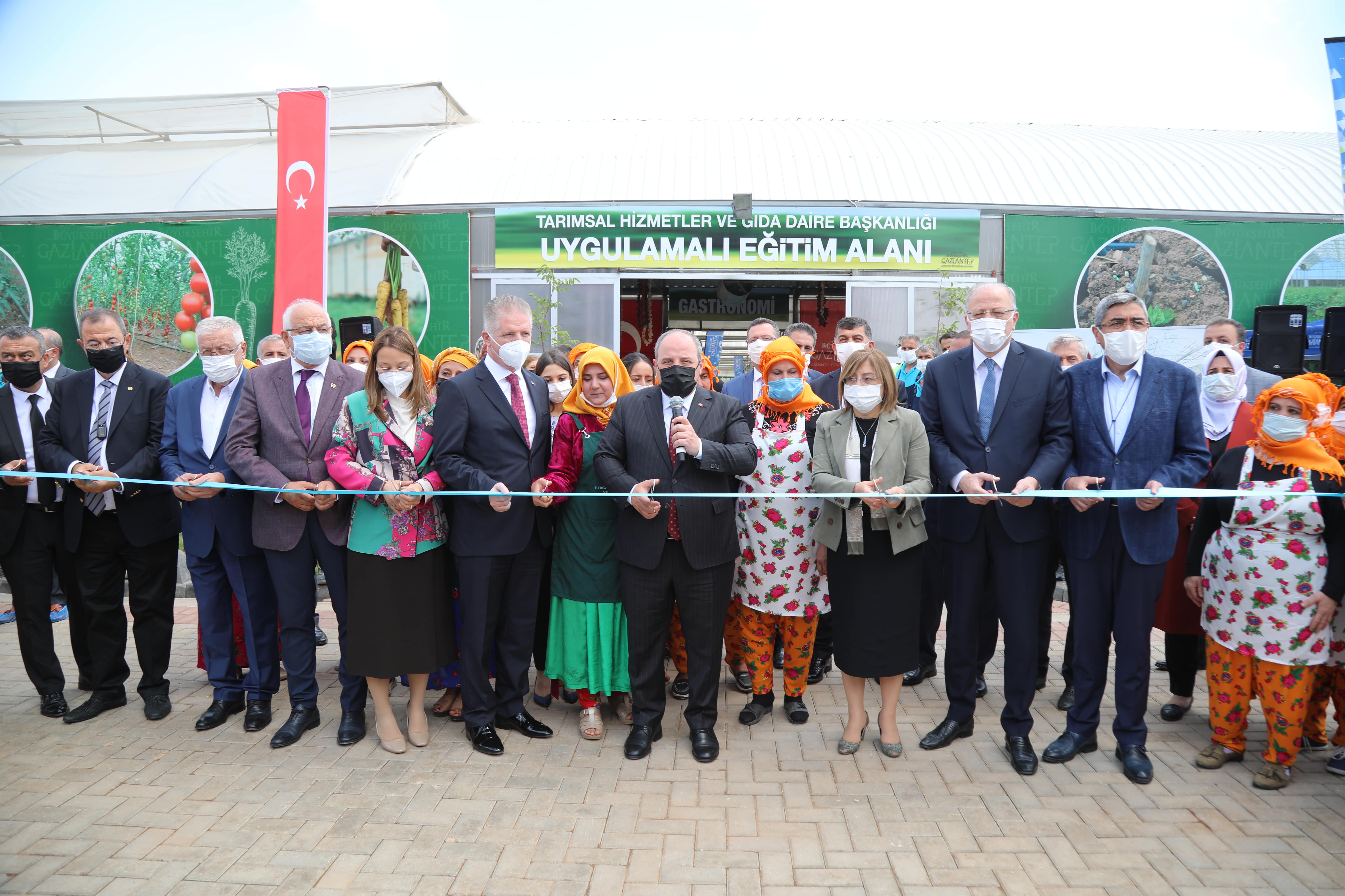 Sanayi ve Teknoloji Bakanı Tarım Okulu Ziyareti 