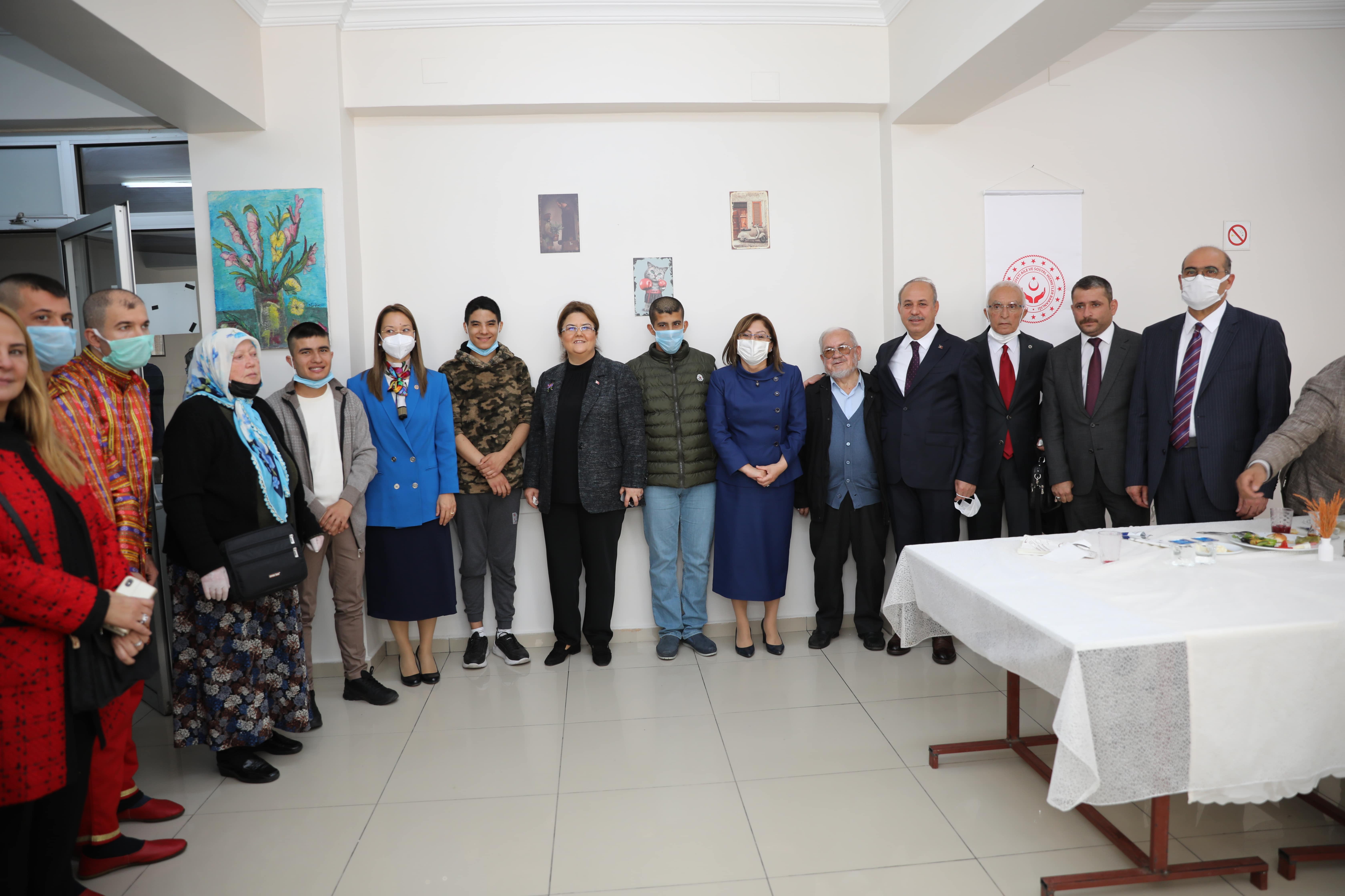 Aile ve Sosyal Hizmetler Bakanı Oğuzeli Engelsiz Yaşam Merkezi Ziyareti