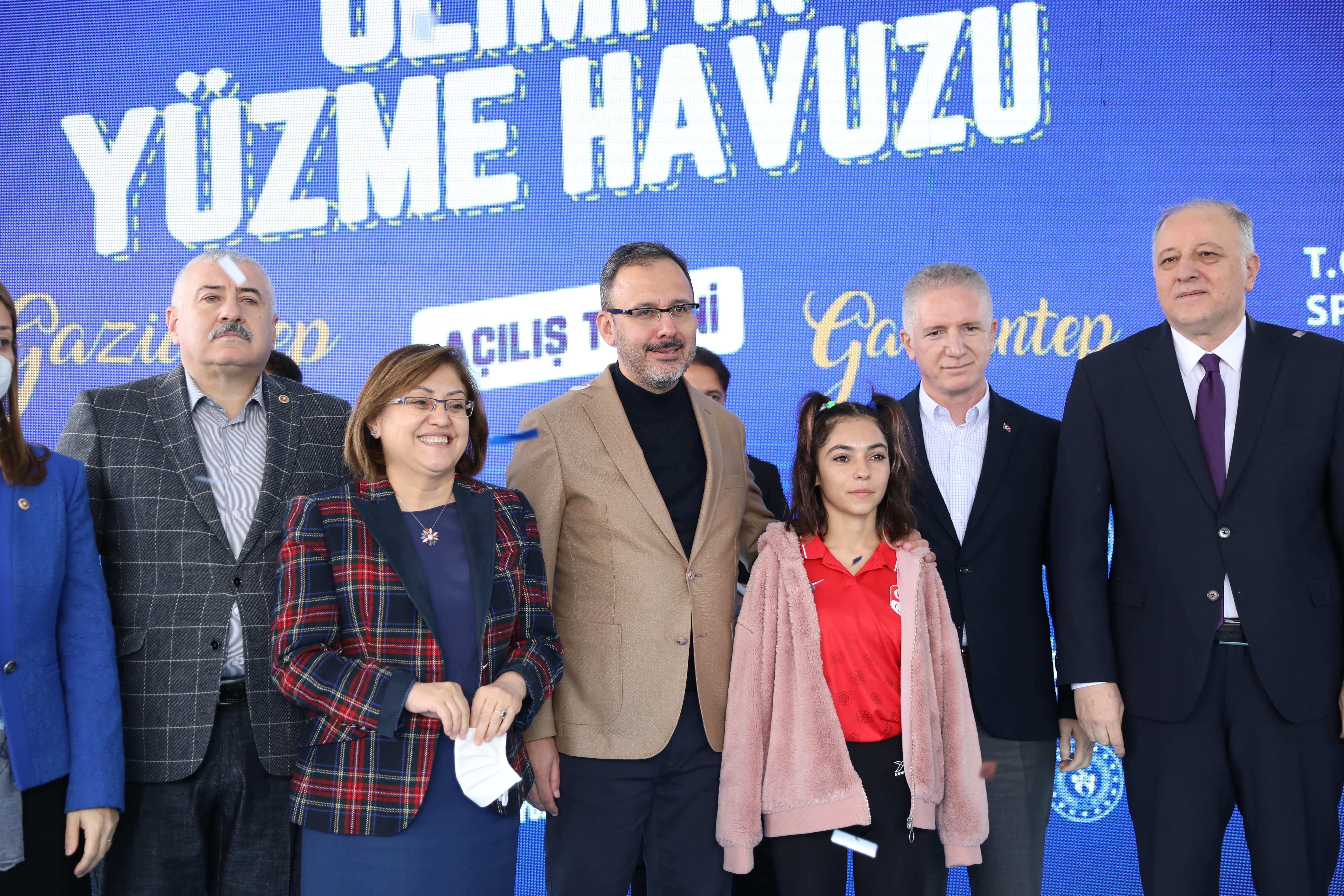 Gençlik ve Spor Bakanı Olimpik Yüzme Havuzu Açılışı