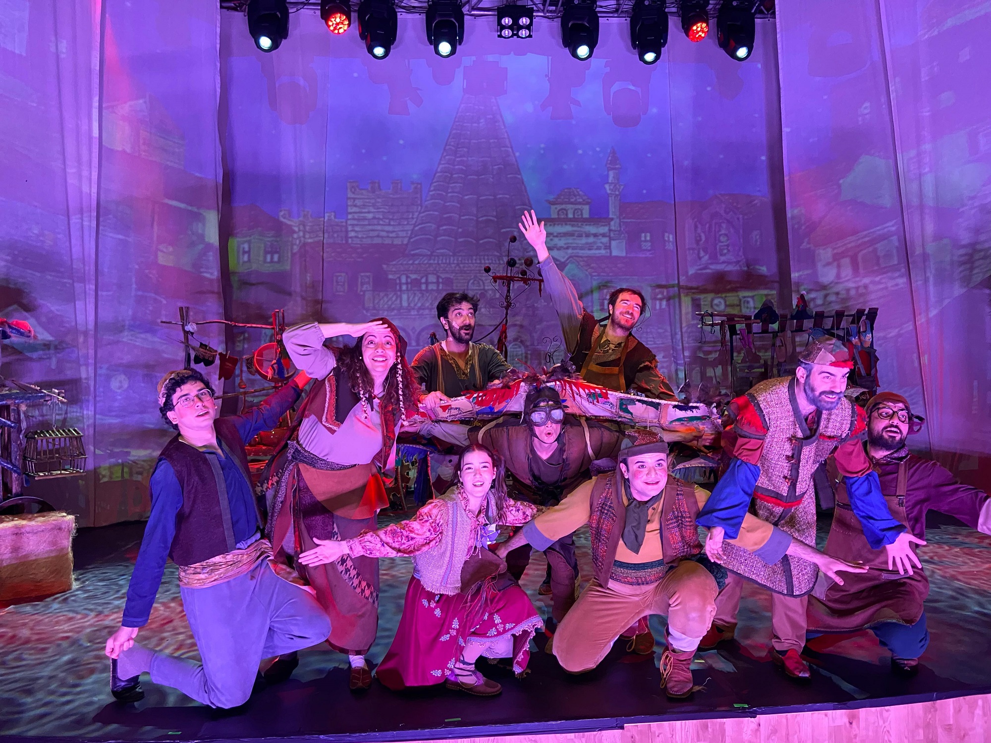 GAZİANTEP ŞEHİR TİYATROSU'NA YILIN TİYATRO EKİBİ ÖDÜLÜ