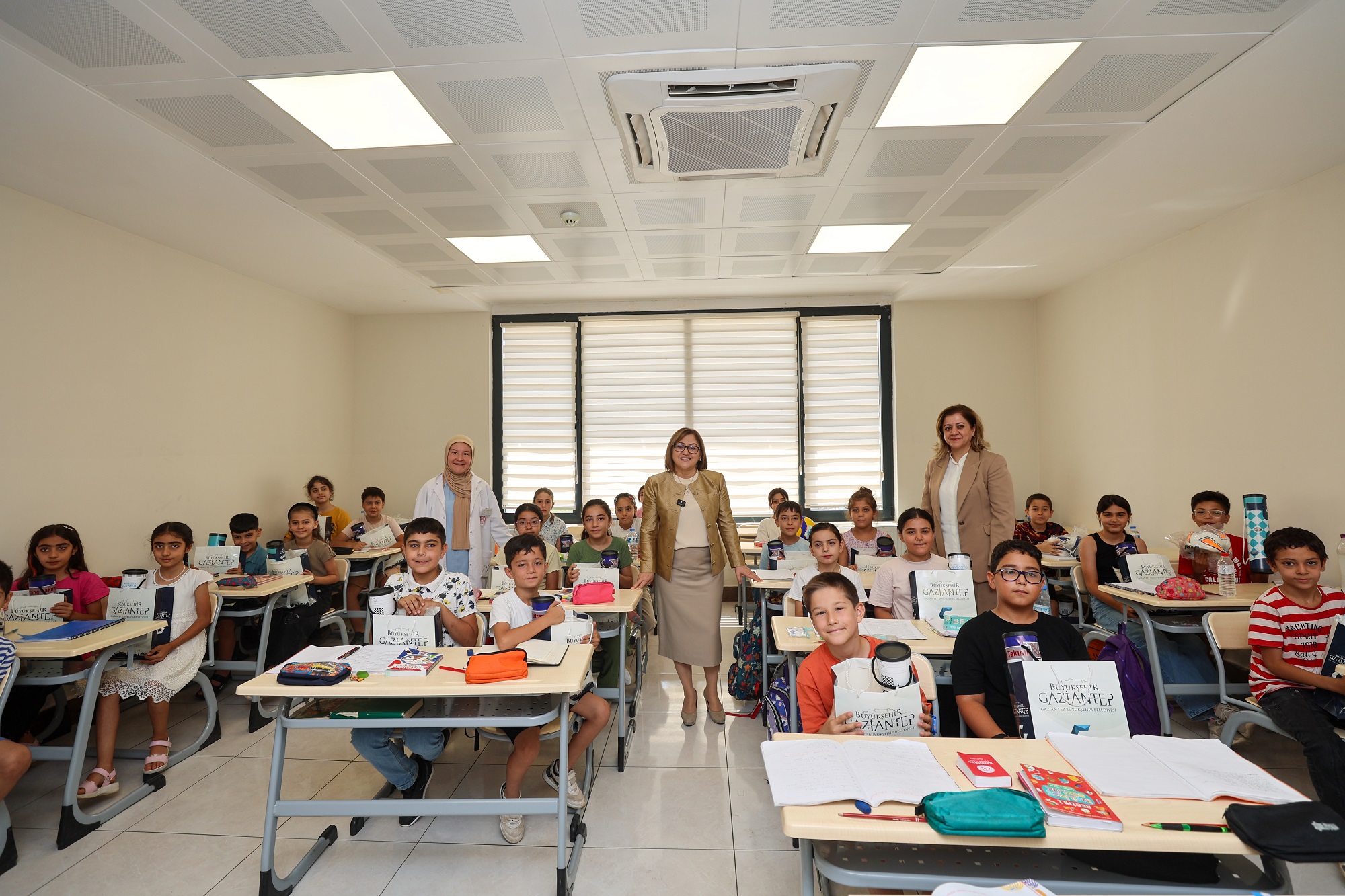 BAŞKAN ŞAHİN YAZ OKULLARINDAN FAYDALANAN ÇOCUKLARI ZİYARETTE BULUNDU