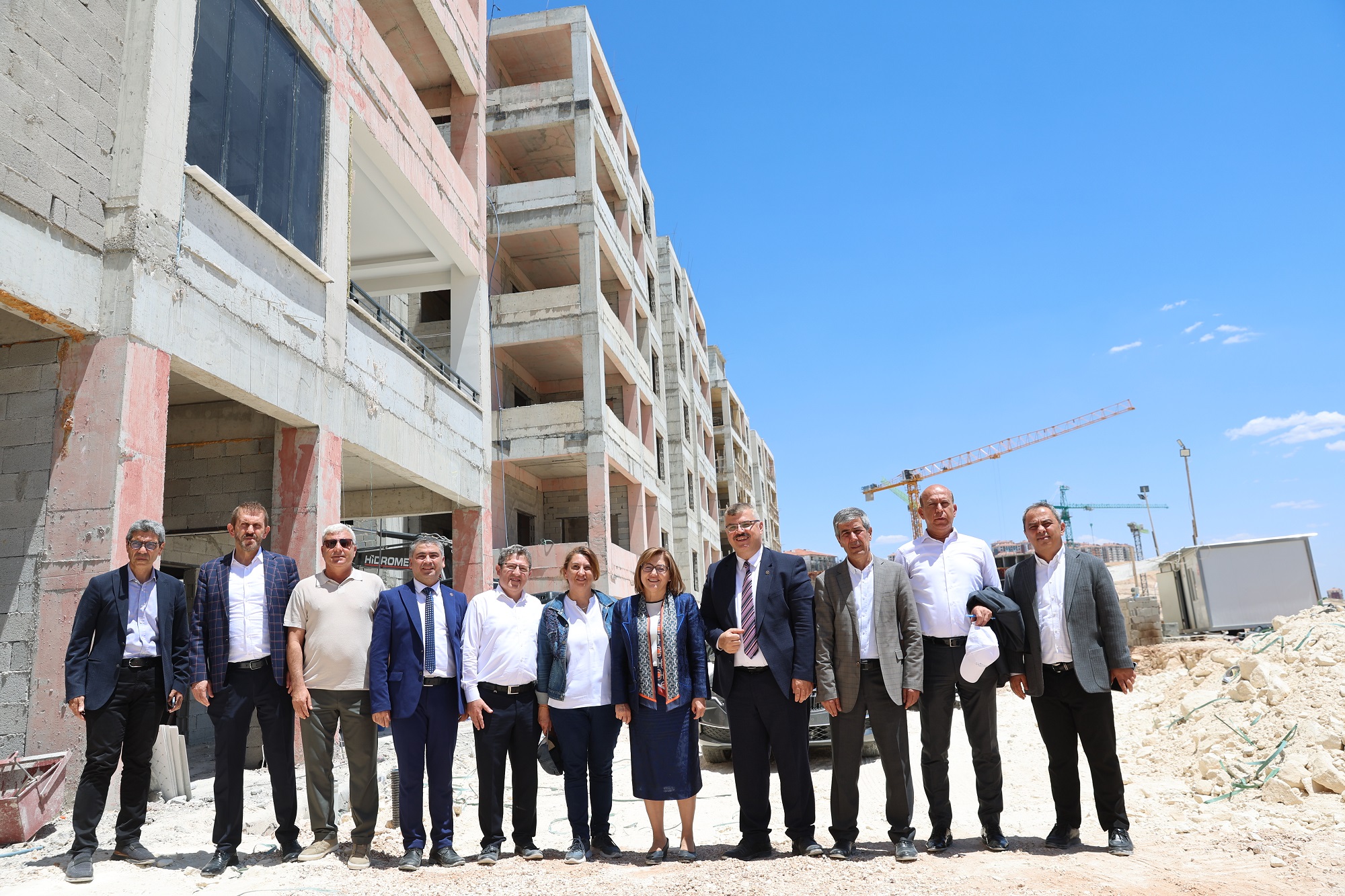 BAŞKAN ŞAHİN’DEN OSB ÇALIŞANLARI İÇİN YENİ SOSYAL KONUT MÜJDESİ