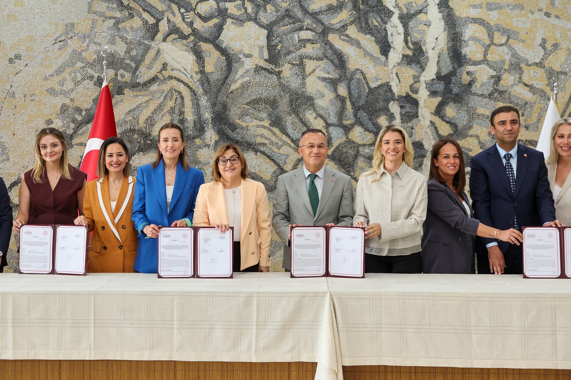 GAZİANTEP BÜYÜKŞEHİR’İN İŞ BİRLİĞİYLE GASTRONOMİ LİSESİ İÇİN İMZALAR ATILDI!