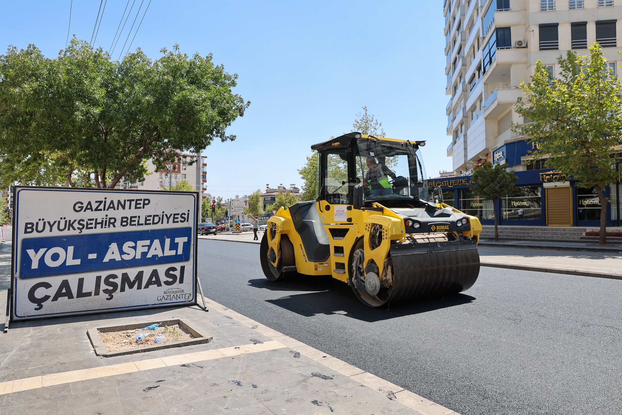 GAZİANTEP BÜYÜKŞEHİR’DEN KENT GENELİNDE ASFALT SEFERBERLİĞİ!