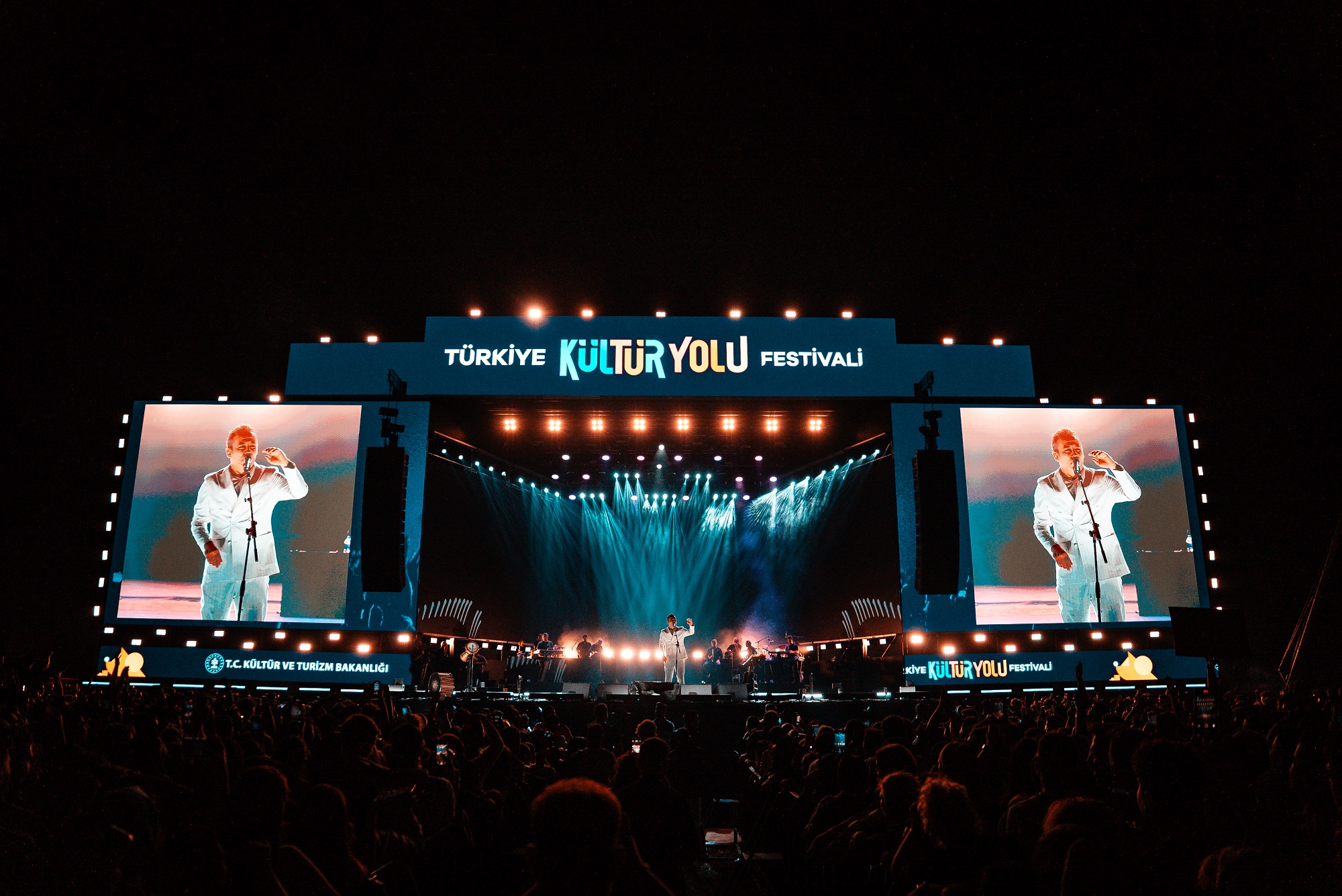 GASTROANTEP’TE FERHAT GÖÇER SAHNE ALDI!