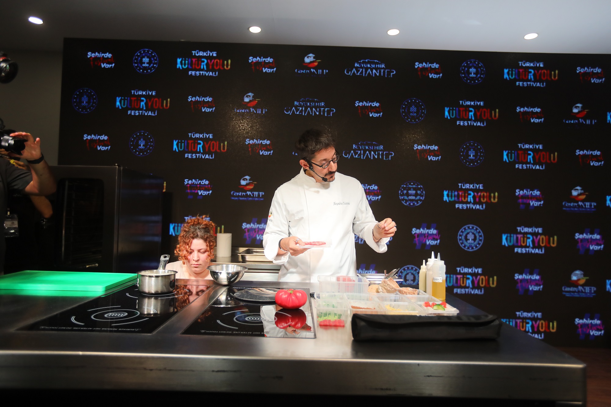 KÜLTÜR YOLU FESTİVALİ GASTROANTEP İLE GASTOROMİNİN ÜNLÜ İSİMLERİ GAZİ ŞEHİRDE BULUŞTU