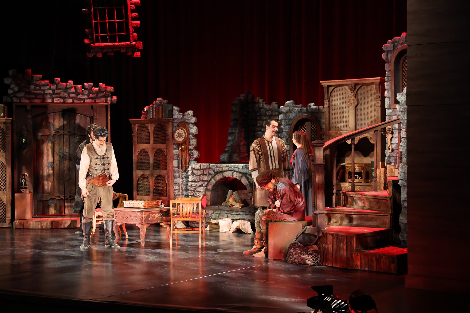 BÜYÜKŞEHİR ŞEHİR TİYATROSU’NDAN UNUTULMAZ PRÖMİYER