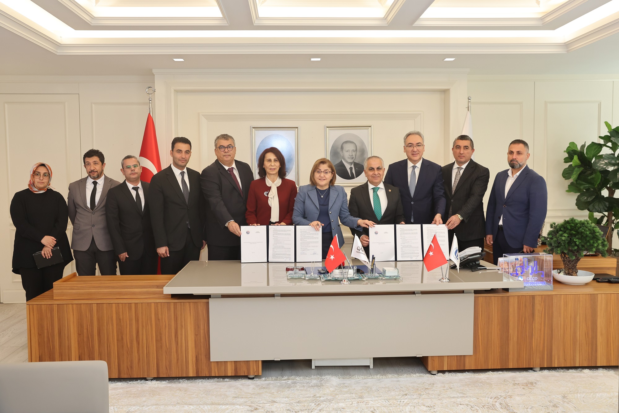 GAZİANTEP BÜYÜKŞEHİR AKADEMİK TECRÜBEDEN YARARLANMAYI SÜRDÜRÜYOR