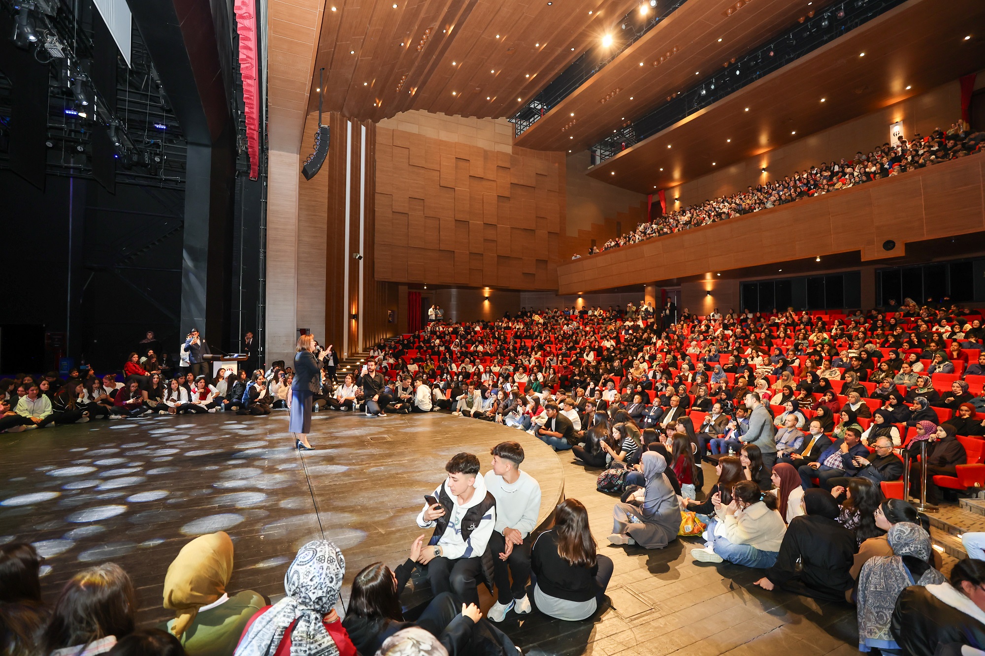 MEDENİYET SÖYLEŞİLERİ’NİN KONUĞU YEŞİLAY GENEL BAŞKANI DOÇ. DR. MEHMET DİNÇ OLDU
