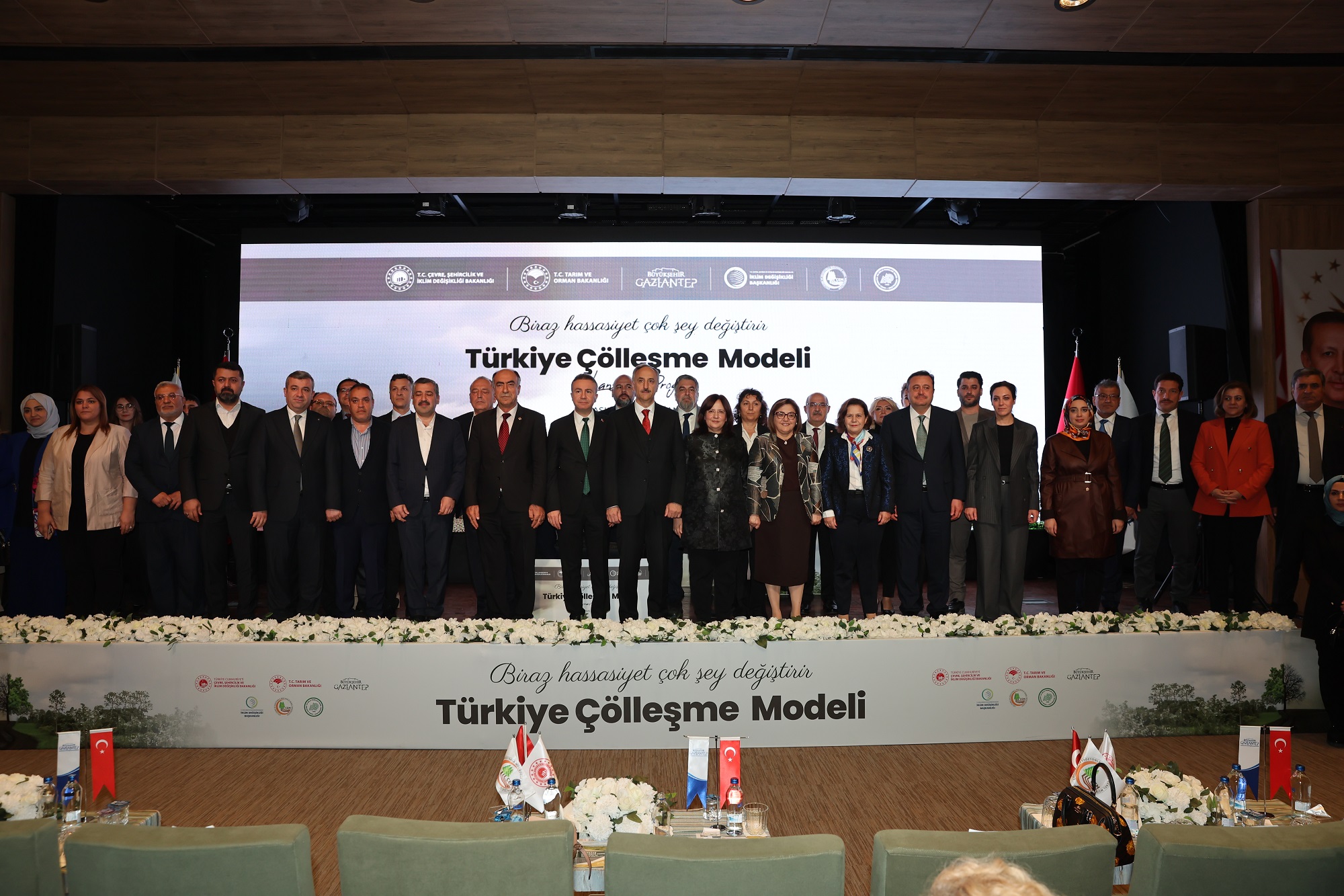 GAZİANTEP BÜYÜKŞEHİR EV SAHİPLİĞİNDE TÜRKİYE ÇÖLLEŞME MODELİ: HASSASİYET VE TEHLİKE HARİTALARI LANSMANI YAPILDI