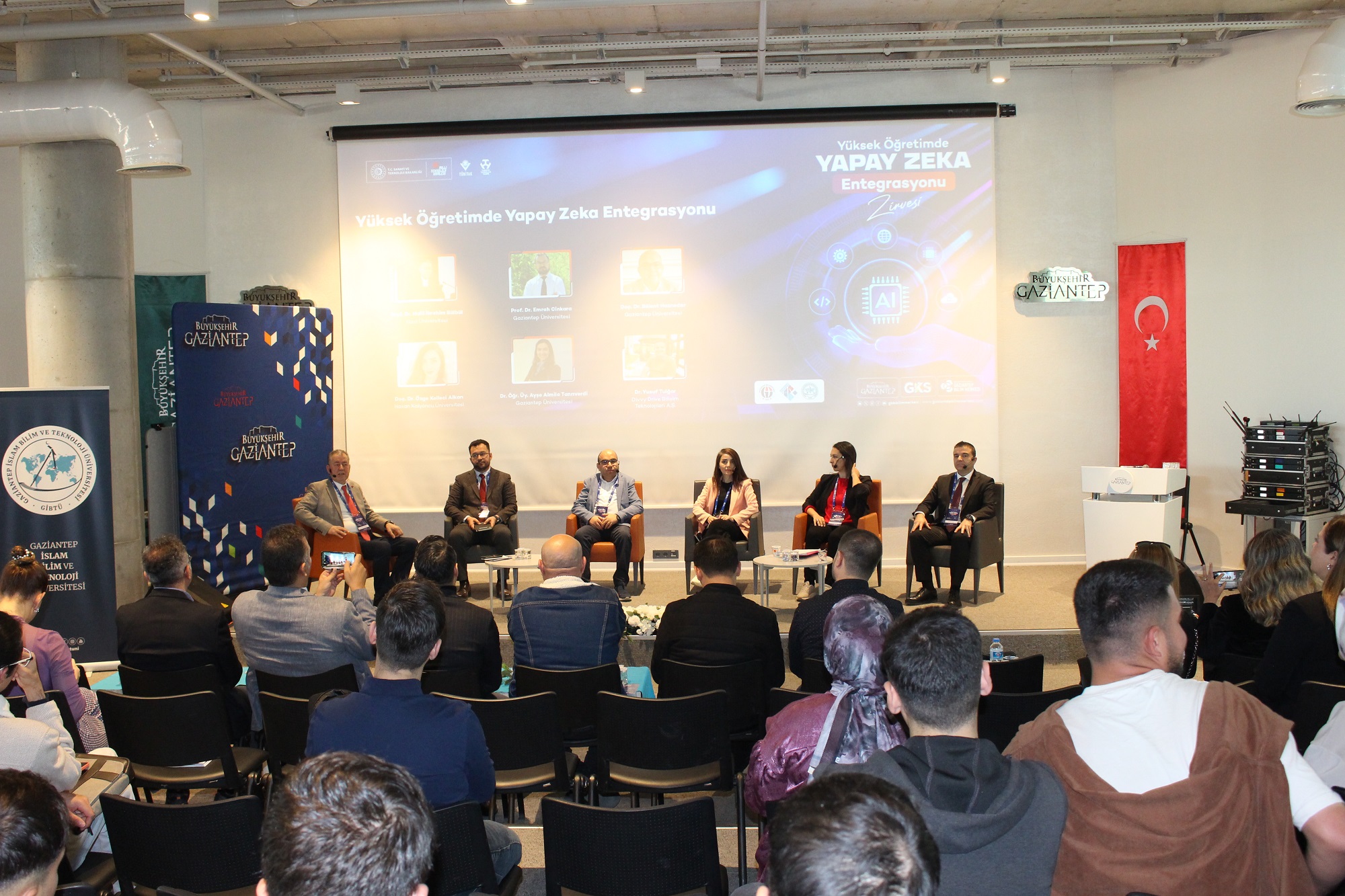 YÜKSEKÖĞRETİMDE YAPAY ZEKA ENTEGRASYONU ZİRVESİ BİLİM MERKEZİNDE GERÇEKLEŞTİRİLDİ