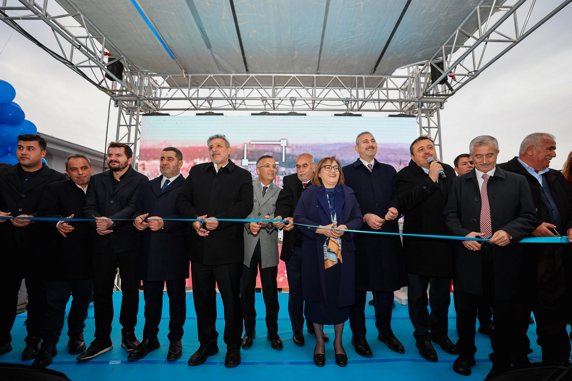 GAZİANTEP BÜYÜKŞEHİR TARAFINDAN YAPILAN MİTHAT PAŞA PARKI AÇILDI