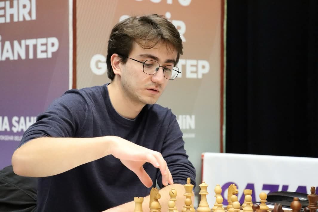 GAZİANTEP’TE SATRANÇ TARİHİNE GEÇEN ÇİFTE ŞAMPİYONA HEYECANI SÜRÜYOR