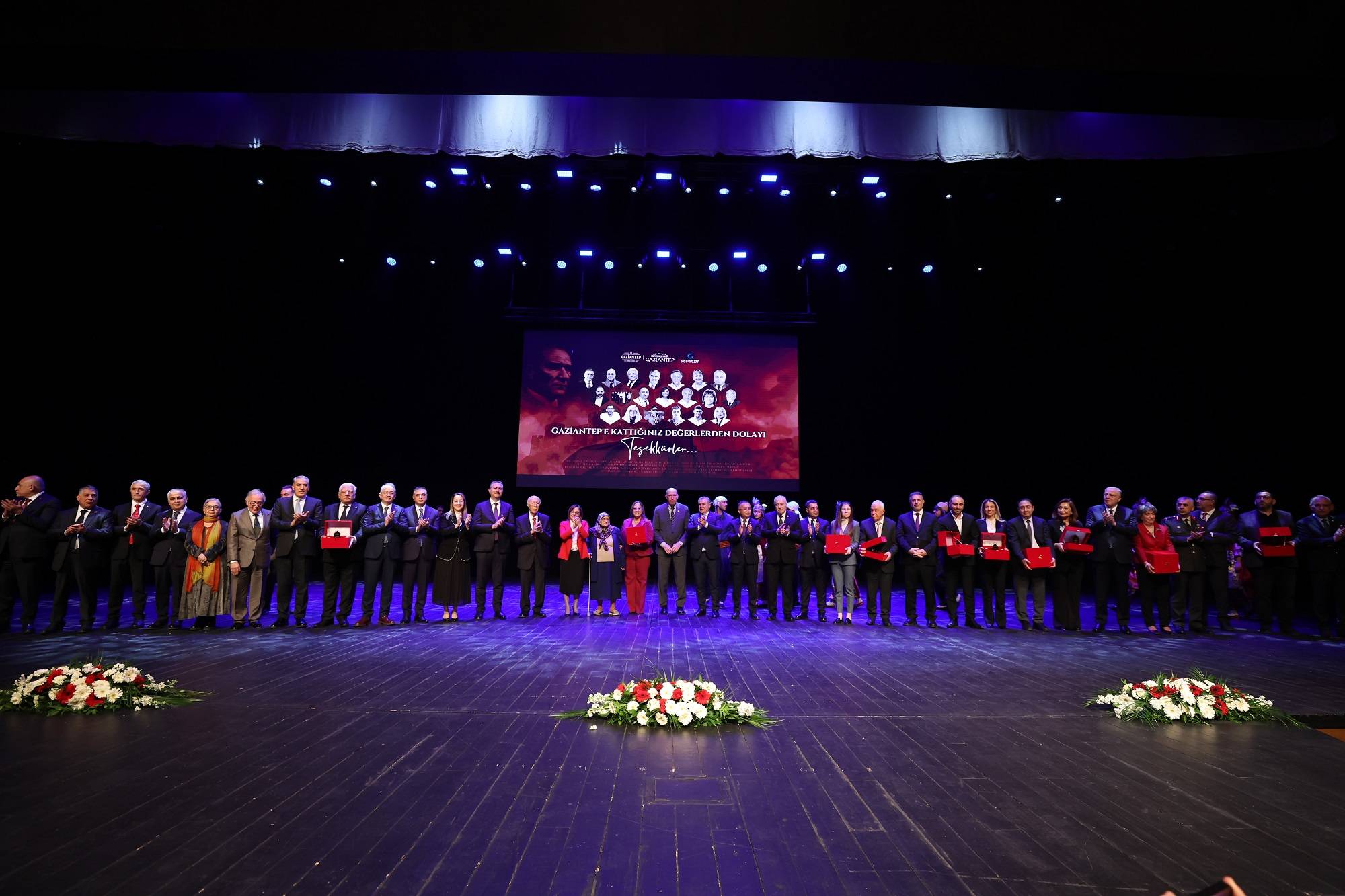 GAZİANTEP’E DEĞER KATANLAR ÖDÜLLENDİRİLDİ