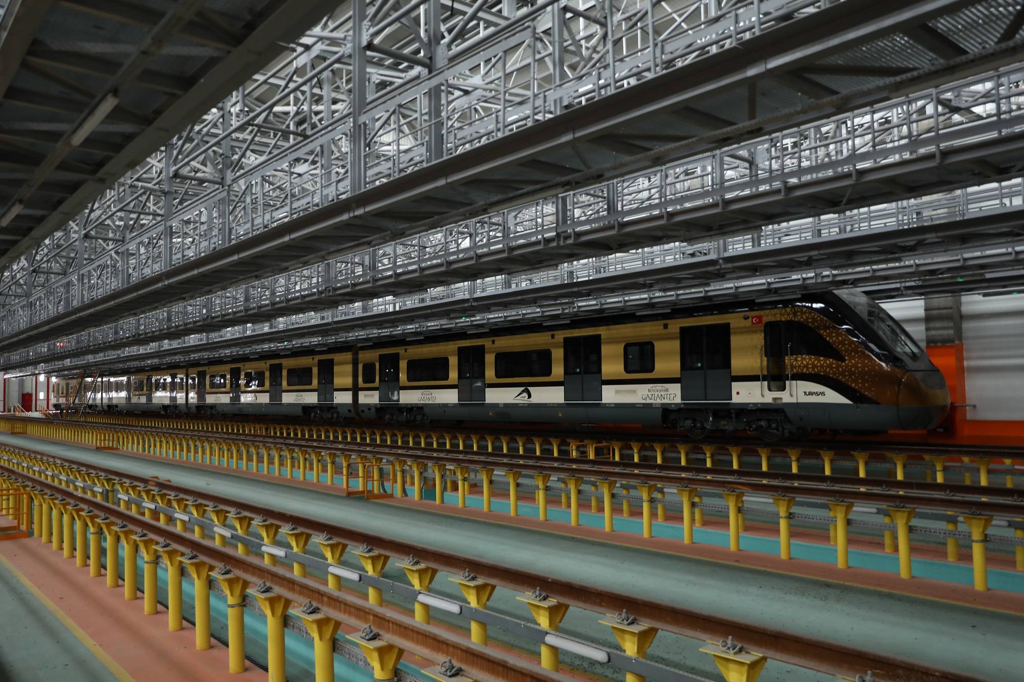 GAZİRAY’IN YERLİ VE MİLLÎ TREN SETLERİNİN 6’NCISI ŞEHRE ULAŞTI