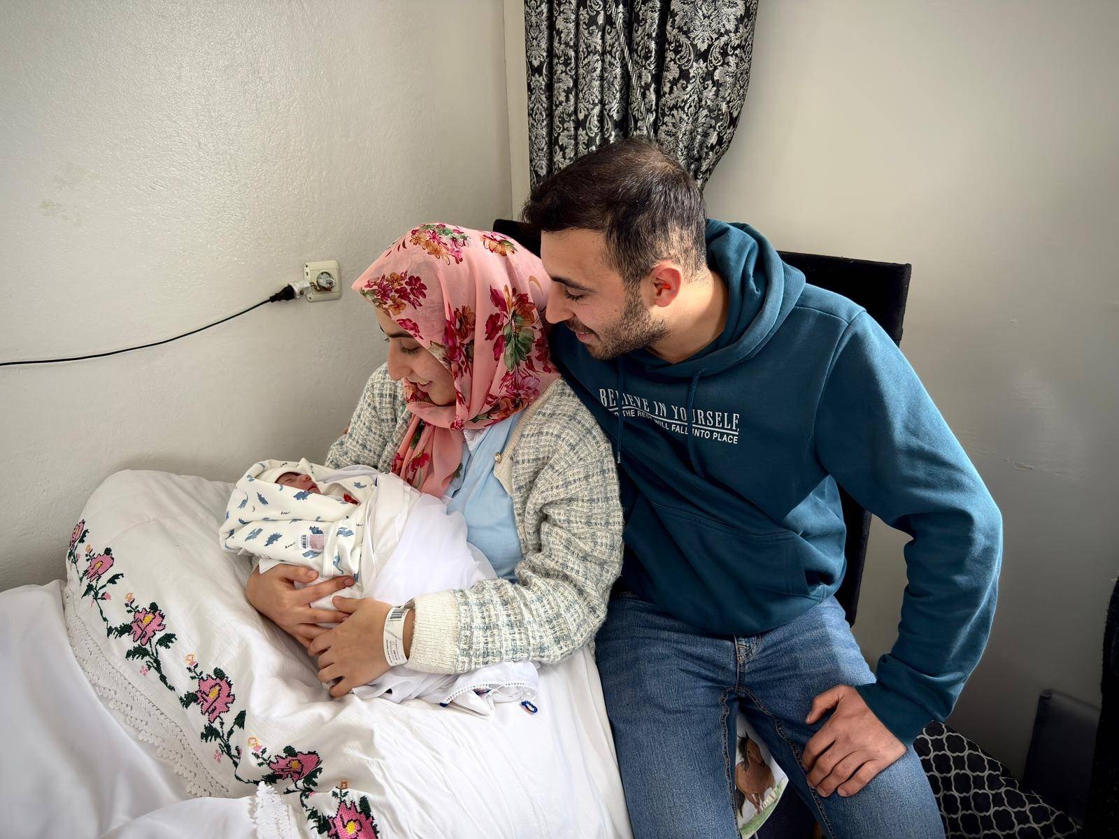 GAZİANTEP BÜYÜKŞEHİR, YENİ YILIN İLK BEBEĞİNİ GÜVENLE EVİNE ULAŞTIRDI