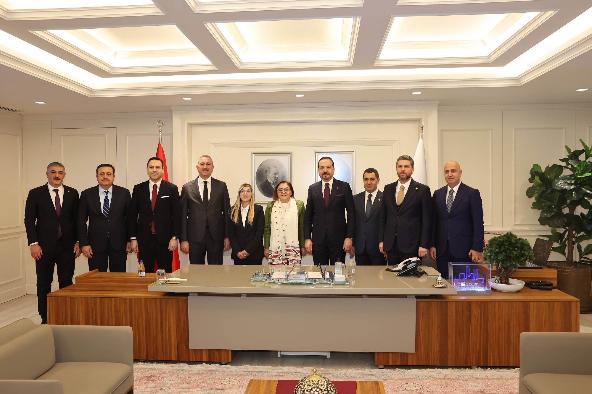 AK PARTİ GENEL BAŞKAN YARDIMCISI ZORLU, BAŞKAN ŞAHİN’İ MAKAMINDA ZİYARET ETTİ