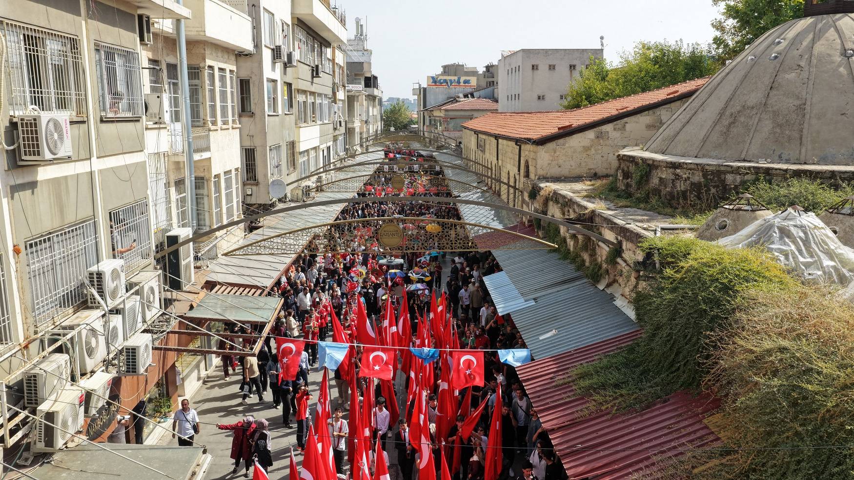 GASTROANTEP’TE LEZZET, EMEK VE KÜLTÜRÜN BULUŞTUĞU STANTLARA BAŞKAN ŞAHİN’DEN YAKIN İLGİ