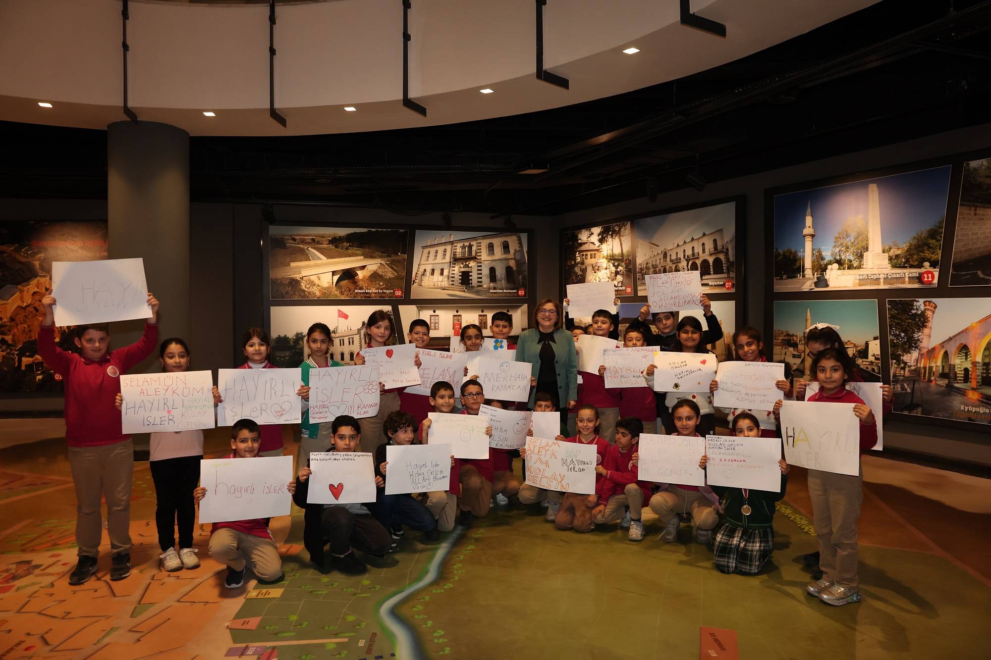 GAZİ ŞEHİRDE İYİLİK ÇOCUKLARLA YAYILIYOR