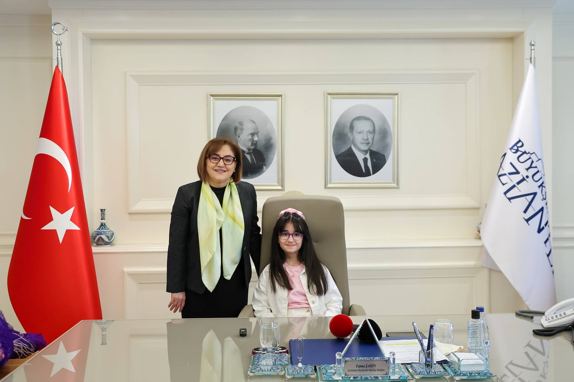 BAŞKAN ŞAHİN MAKAMINI MİNİK BEREN ÖZDEMİR’E DEVRETTİ