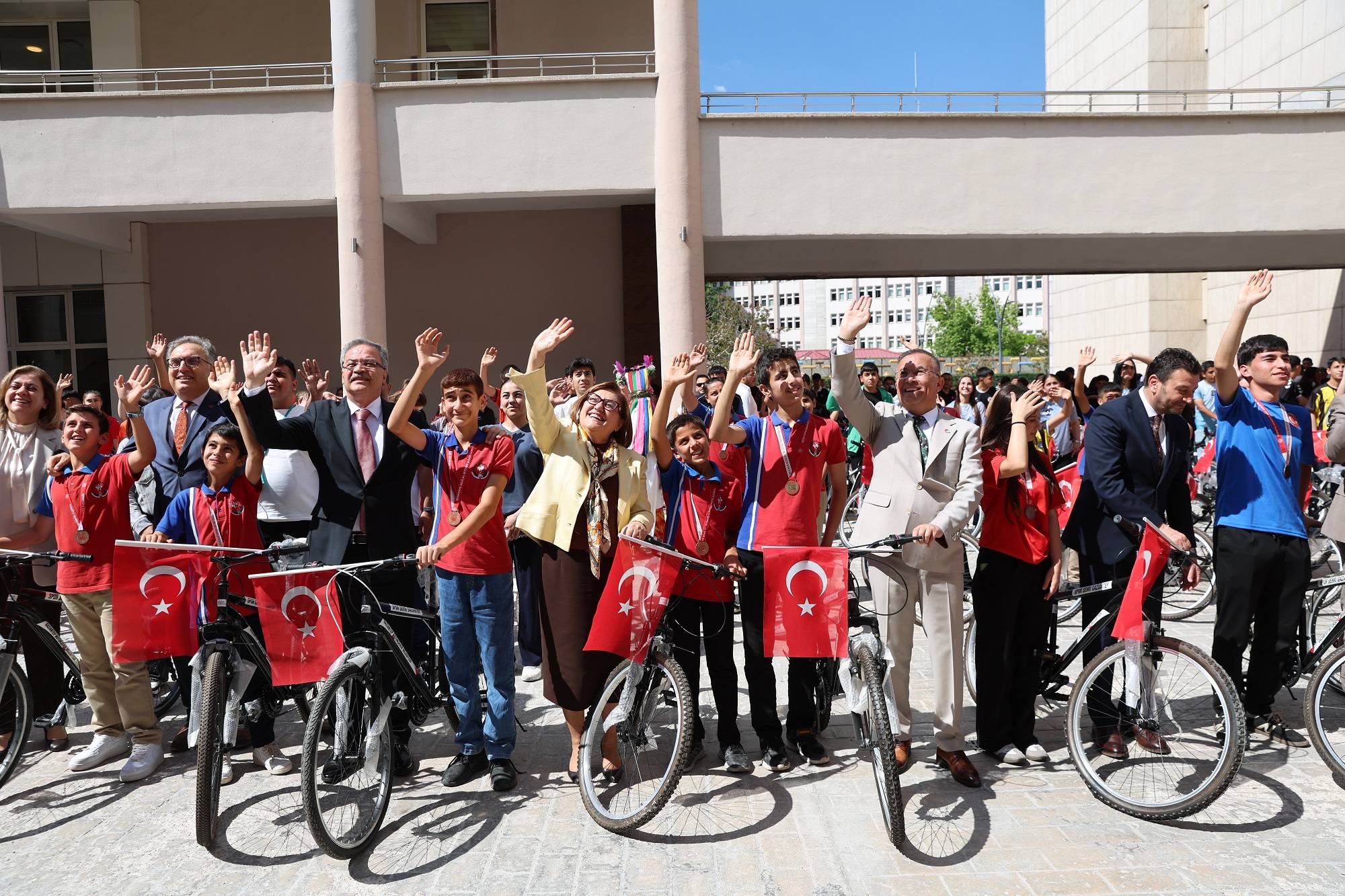 BÜYÜKŞEHİR’DEN “2024-2025 SEZONU OKUL SPORLARI ENLERİ” PROGRAMI