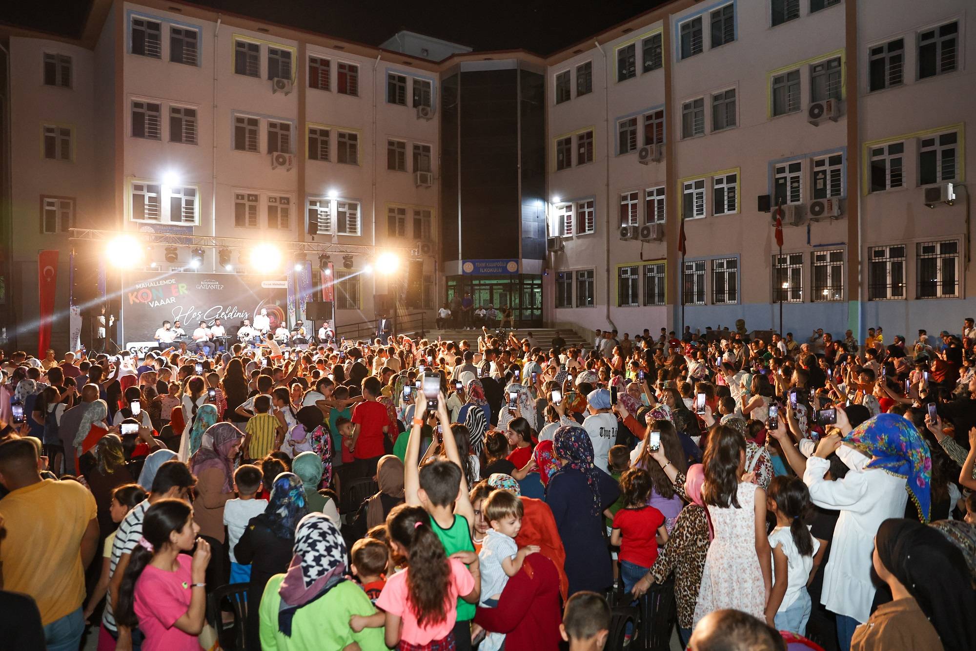 GAZİANTEP BÜYÜKŞEHİR’İN “MAHALLEMDE KONSER VAR” ETKİNLİĞİ YAZ COŞKUSUYLA YENİDEN BAŞLIYOR